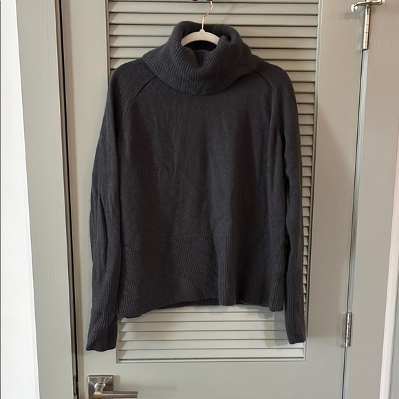 Athleta taupe Wool Cashmere Aspen Turtleneck Sweater Sz S - Picture 1 of 6